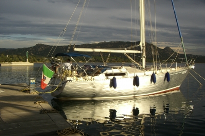 [Immagine: 201031019361_ferretti altura.jpg]